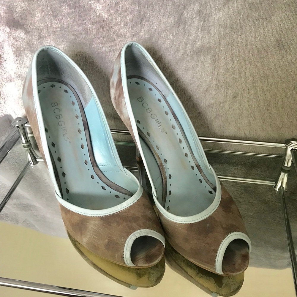 BCBG ♾ RARE ♾ peep toe pumps RARE style - Picture 4 of 5